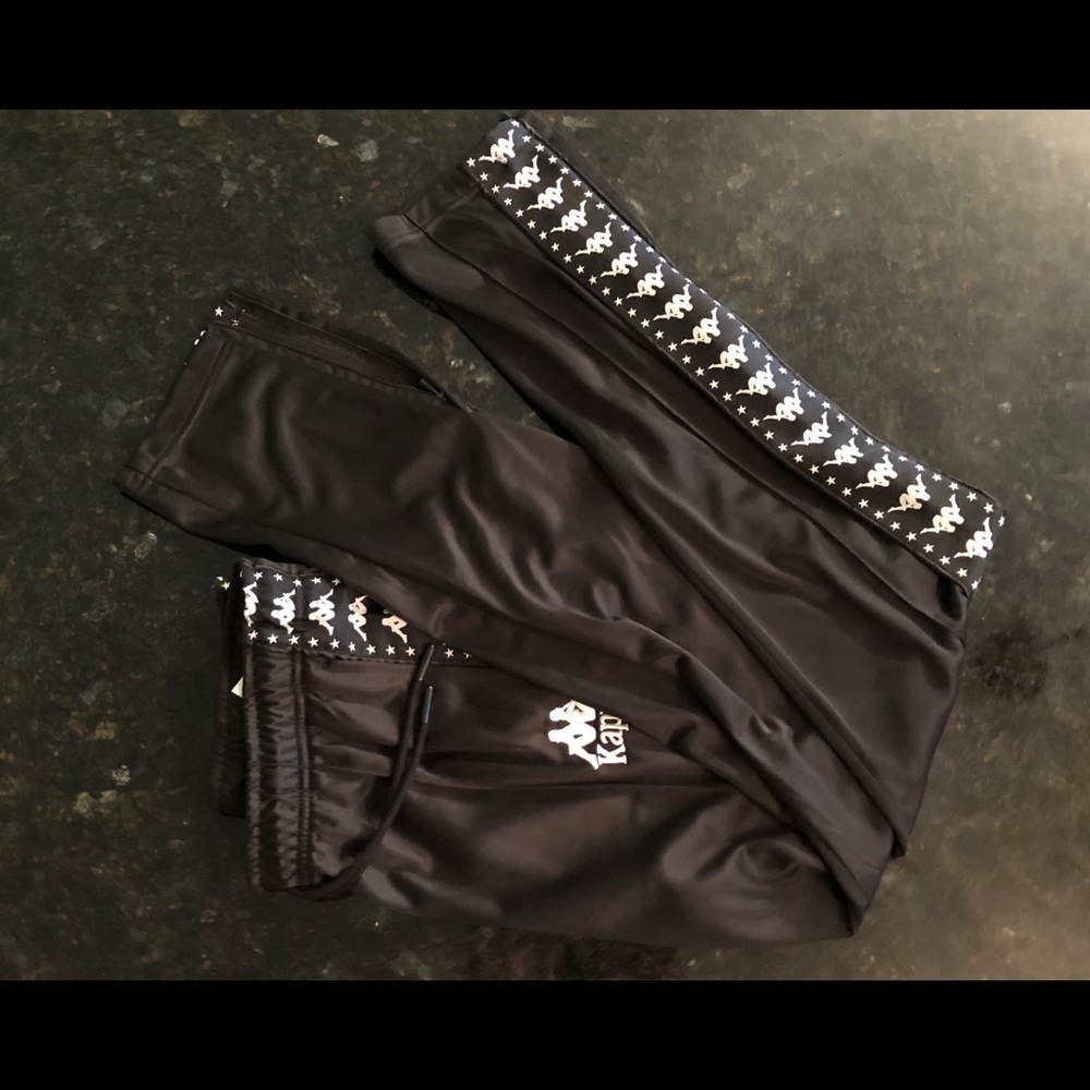 Kappa Active Track Panta with a side zipper.